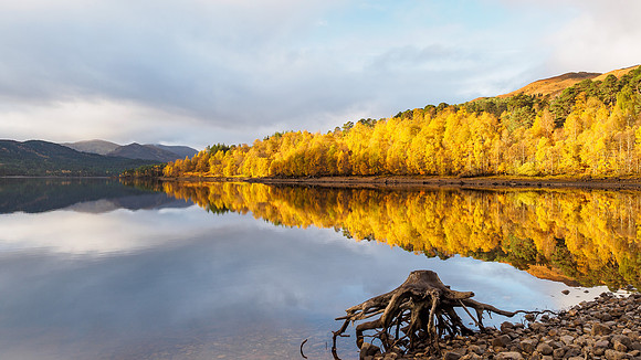 Loch Beinn a' Mheadhoin Reflection