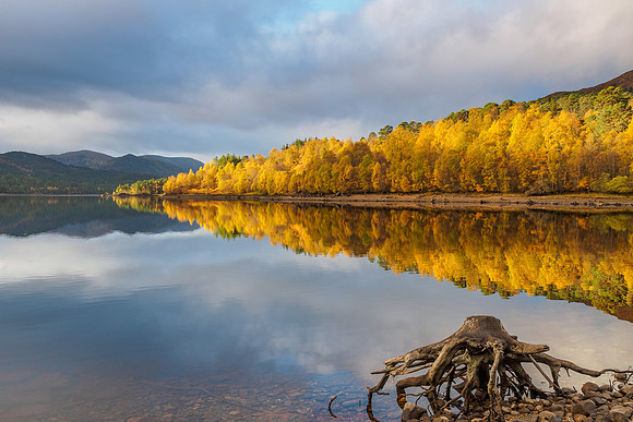 Loch Beinn a' Mheadhoin Reflection