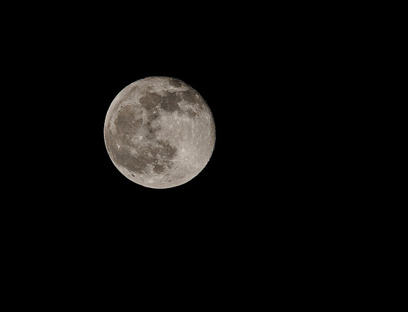 98% Waning Gibbous Moon [2001009]