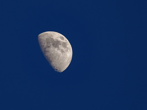 66.36% Waxing Gibbous Moon 30/03/2023