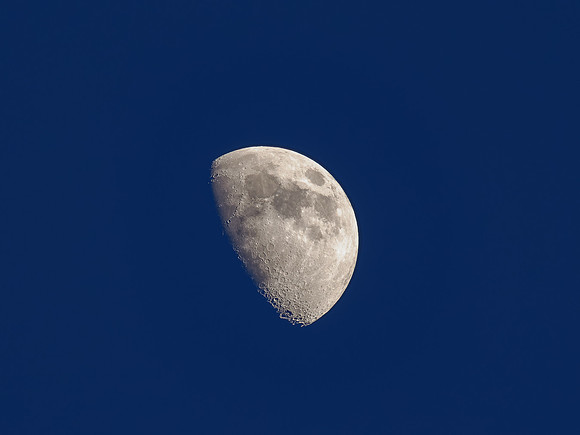 66.36% Waxing Gibbous Moon 30/03/2023