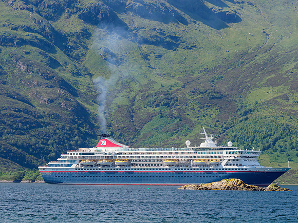 Cruising Loch Hourn